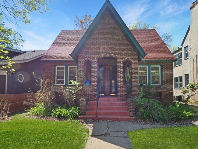 Primary Photo - 1-Bedroom Side by Side Duplex in South Min...