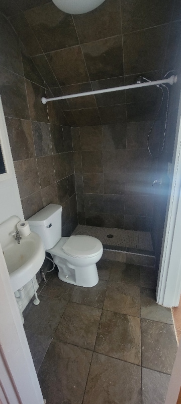 Building Photo - 865 W 5th St