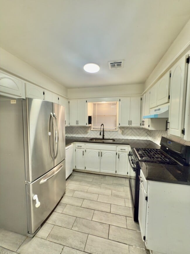 Building Photo - 4312 Meadowpark Dr