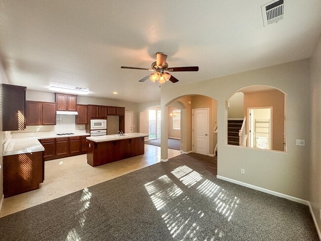 Building Photo - 5537 N Gates Ave