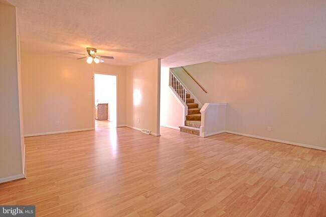 Building Photo - 22426 Greenview Ct