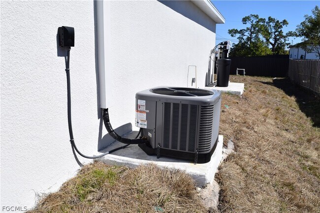 Building Photo - 1809 NW 6th Ave