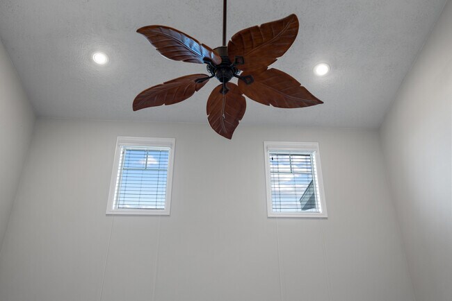 Building Photo - 1376 Alpine Way