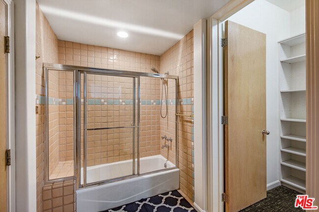 Building Photo - 3780 1/2 Multiview Dr