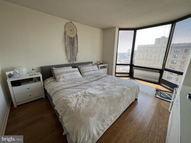 Building Photo - 2020 Walnut St