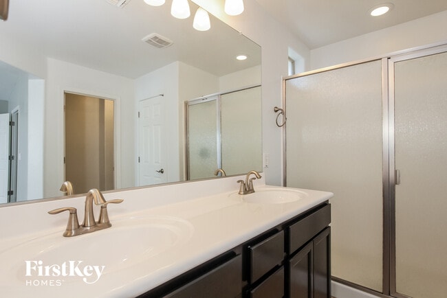 Building Photo - 18501 W Southgate Ave