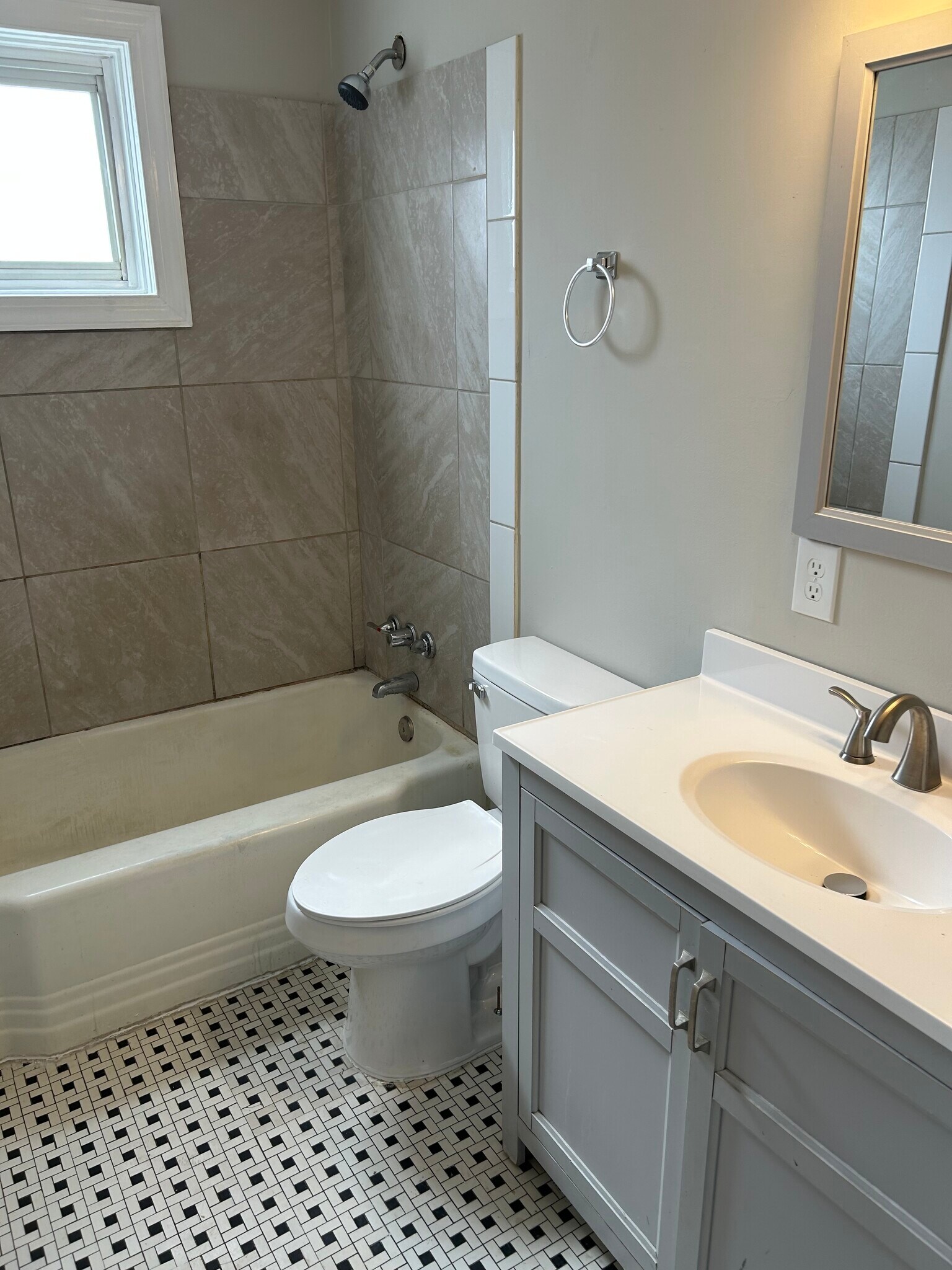 Building Photo - 1307 Hillsway Ct