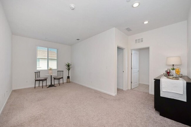 Building Photo - Now Leasing – 3 Bed + Loft, 2.5 Bath (2019...