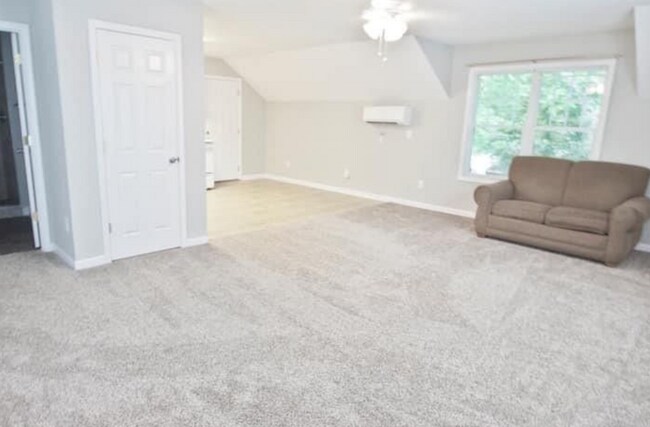 Building Photo - 531 Watson St