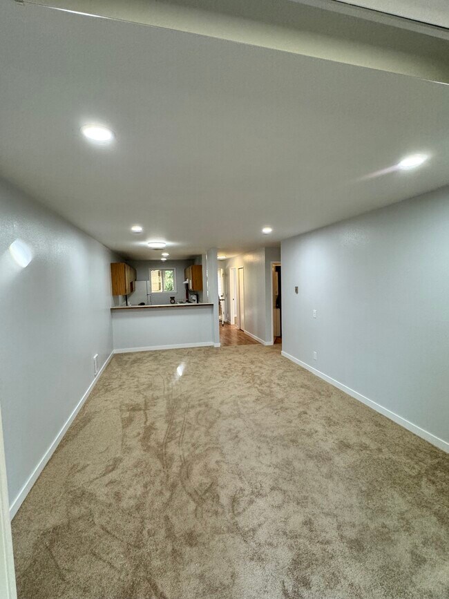 Building Photo - 16115 4th Ave NE