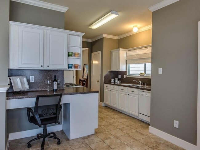 Building Photo - 11809 Longwood Garden Way