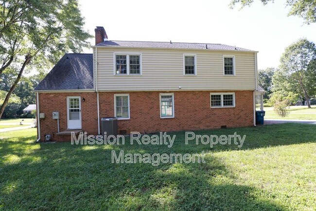 Building Photo - 1519 Chauncey Ln