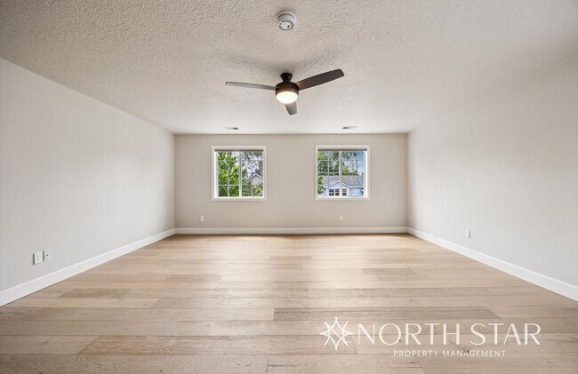Building Photo - Westlake Traditional with Private, Level B...