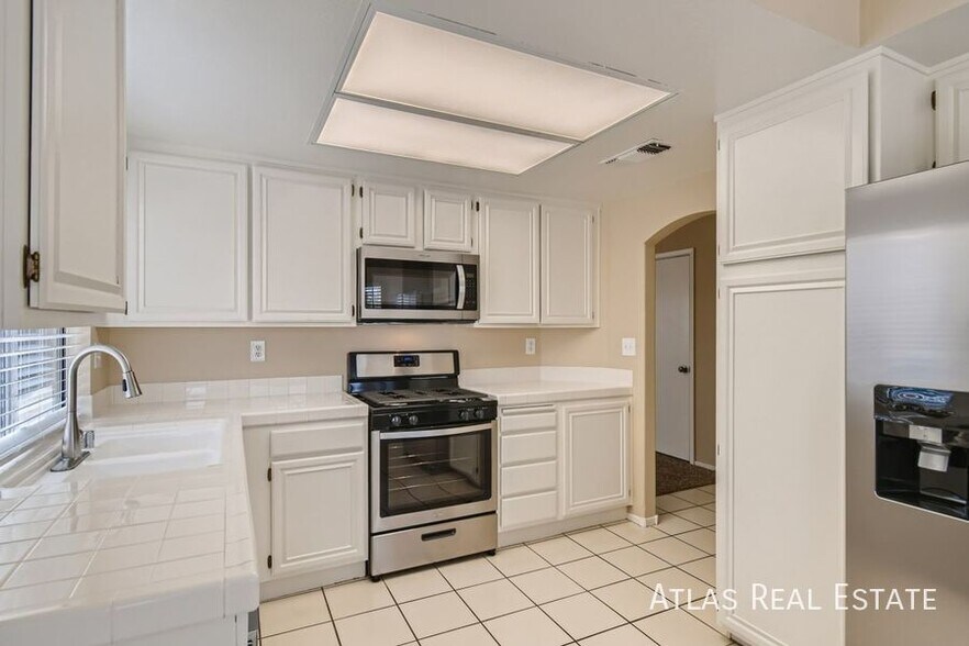 Building Photo - 4405 Sandhorse Ct