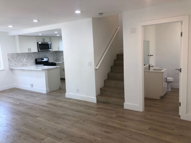 Building Photo - 3BD Townhome in Windsor | Private Yard + Garage | Walk to Shops + Wine Country