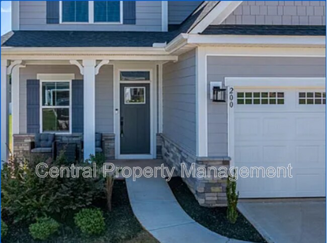 Building Photo - 200 Hollythorpe Ln