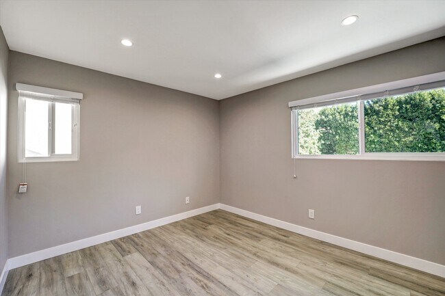 Building Photo - 5346 Tyrone Ave