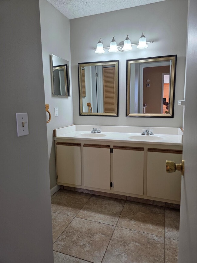 Building Photo - 5282 SE 43rd Trce