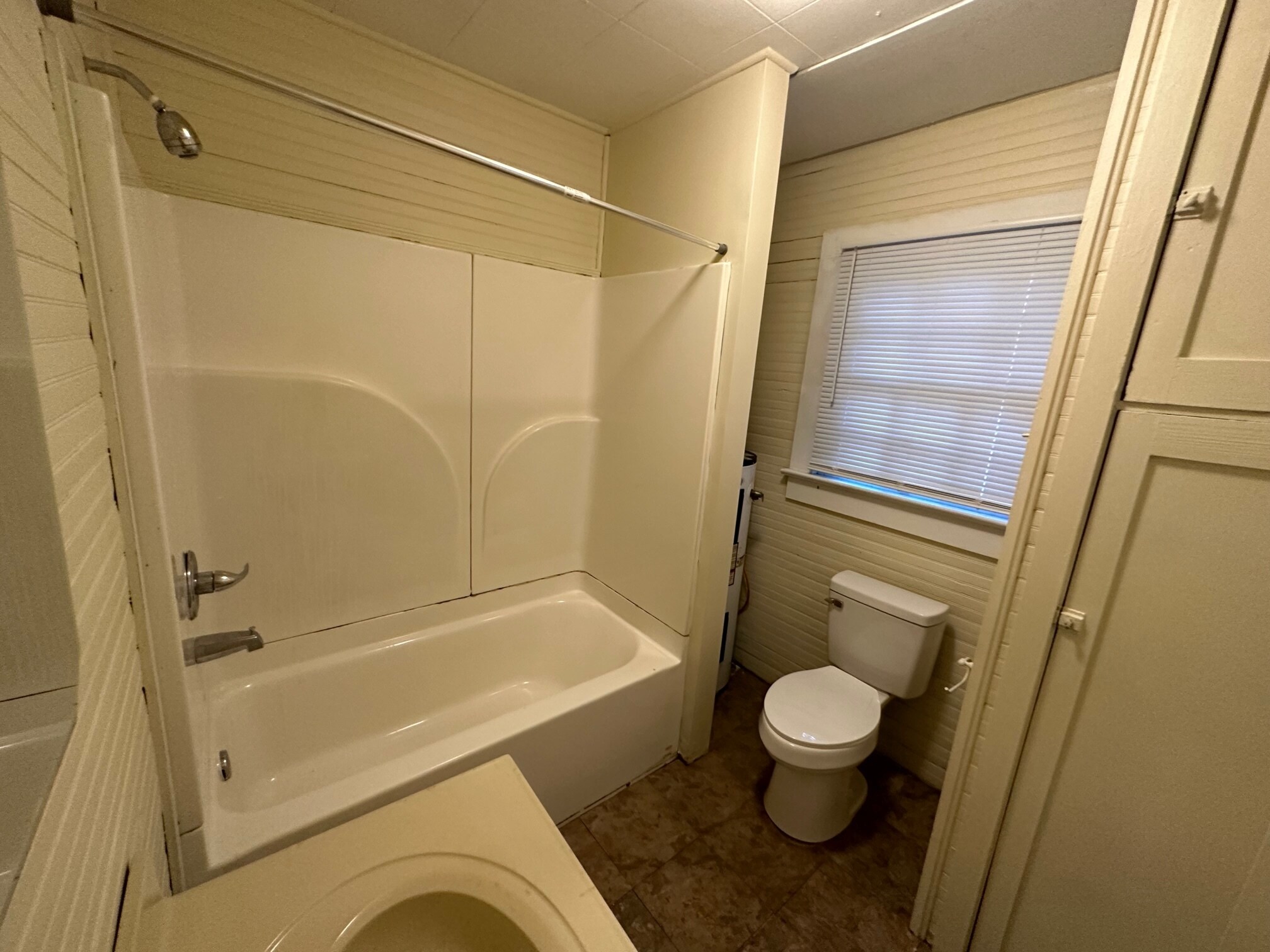 Building Photo - 405 E Bodenhamer St