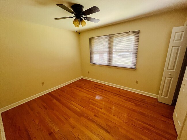 Building Photo - 307 Cork Dr