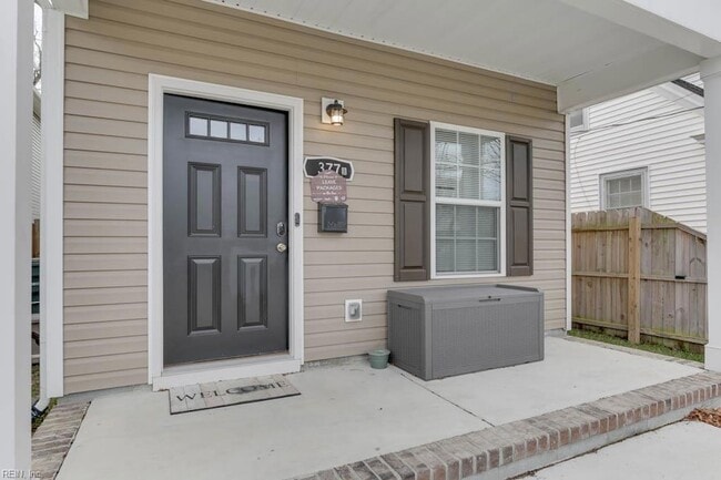 Building Photo - 377 Leeland Ave