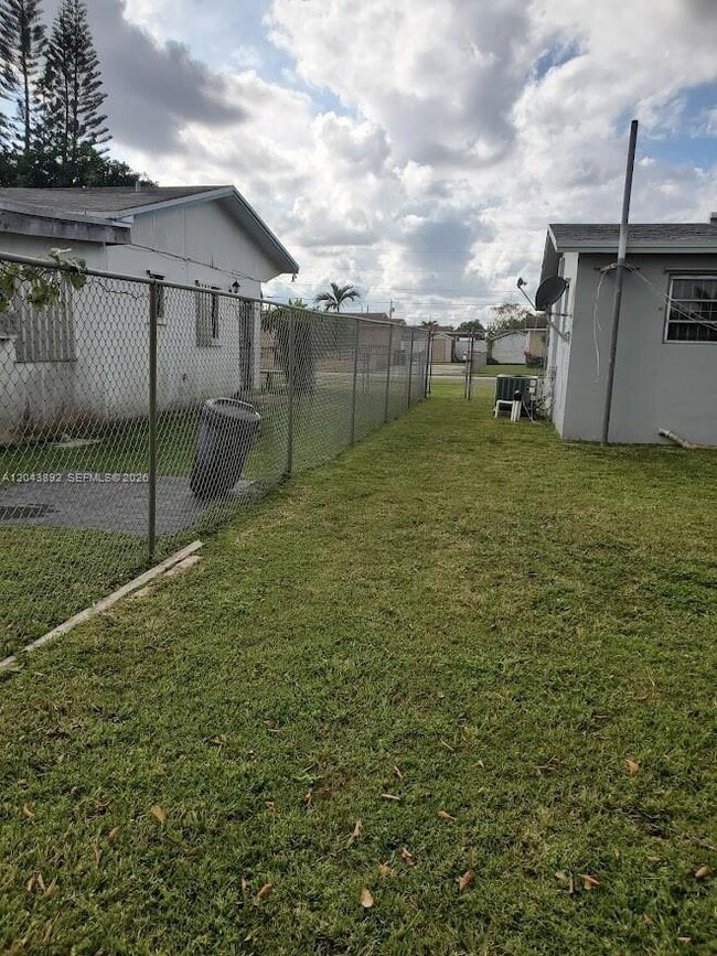 Building Photo - 14721 SW 104th Ave