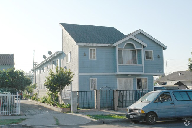 Building Photo - Garden View Apartment