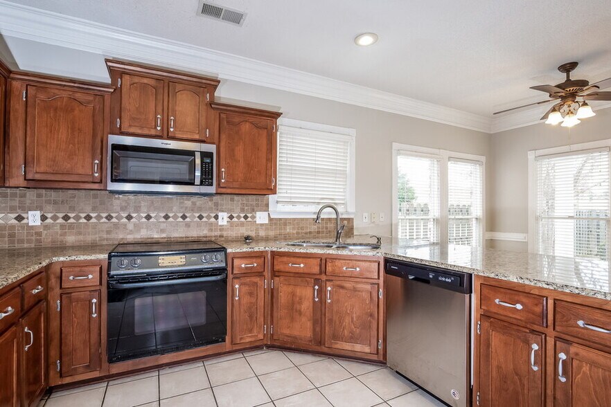 Building Photo - 4797 Stone Cross Dr