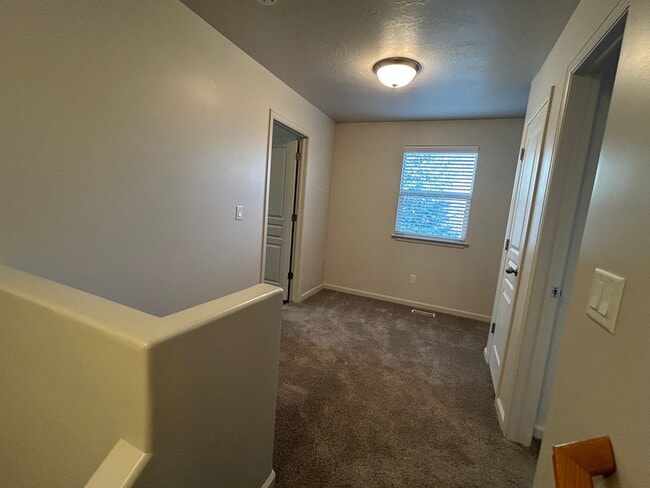 Building Photo - 2 Master Suites, 2.5 Bath Condo in West Jordan