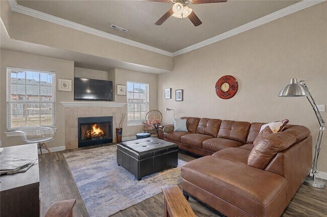 Building Photo - 706 Sedgwick Dr