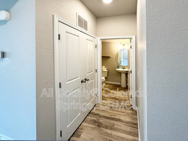 Building Photo - 5975 Mumford Dr.