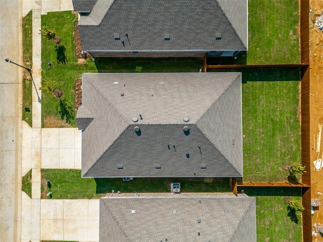 Building Photo - 10505 Breezeway Dr