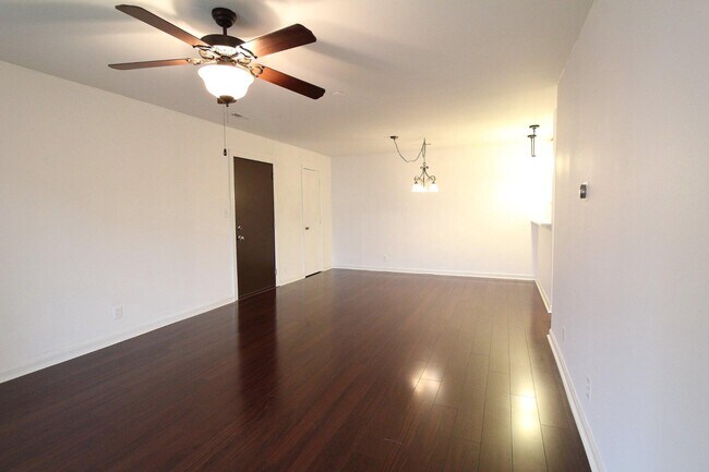 Building Photo - 102 Chesterfield Ln