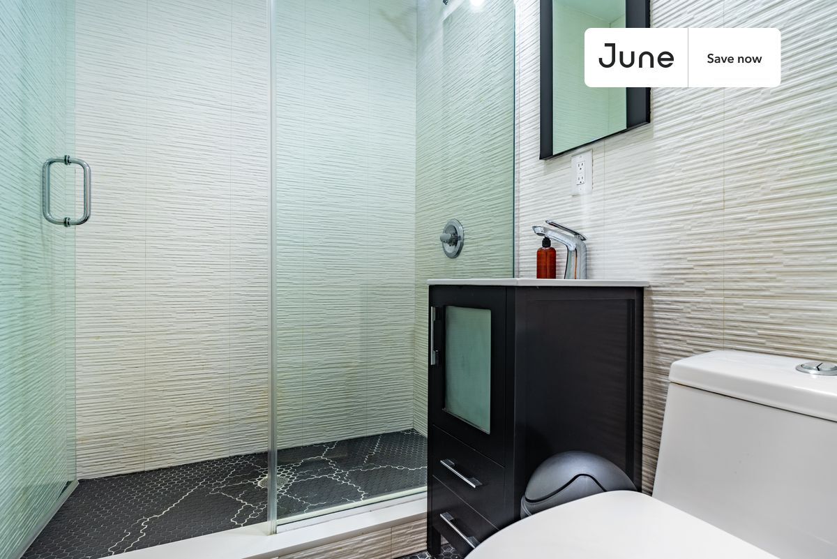 Building Photo - 345 E 21st St