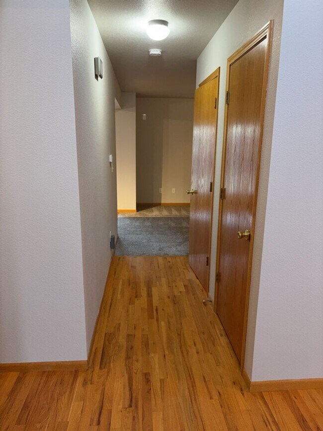 Building Photo - 3bd/3ba Johnstown Home with 2-Car Garage &...