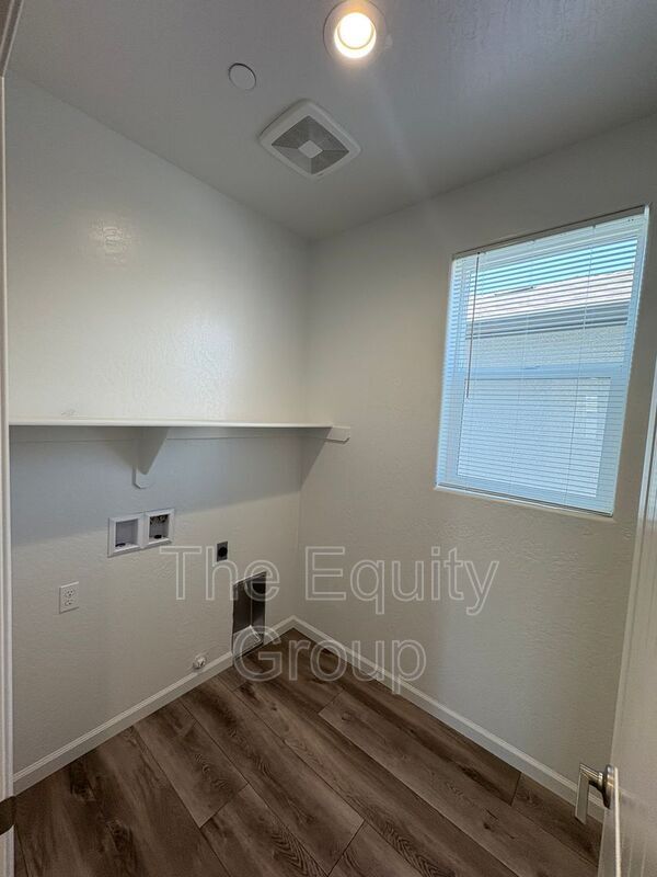 Building Photo - 1105 W Sedona Ave