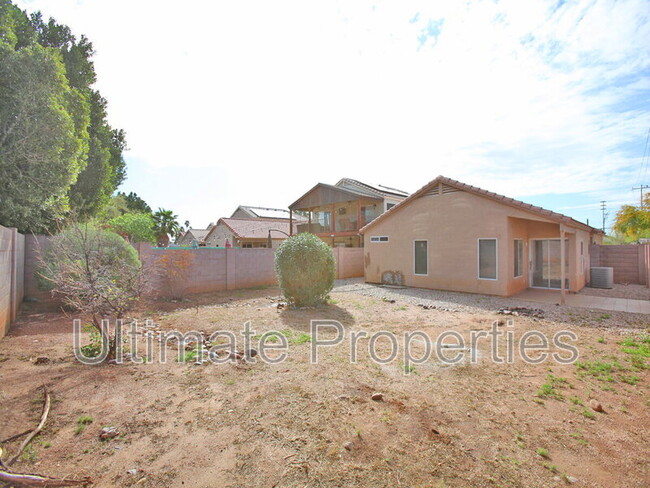 Building Photo - 2002 E Villa Maria Dr