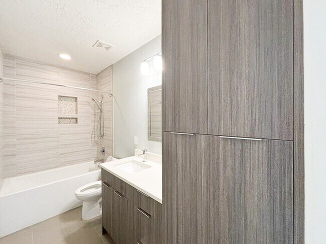 Building Photo - Luxury 5-Bedroom Rental with Pool, Finishe...