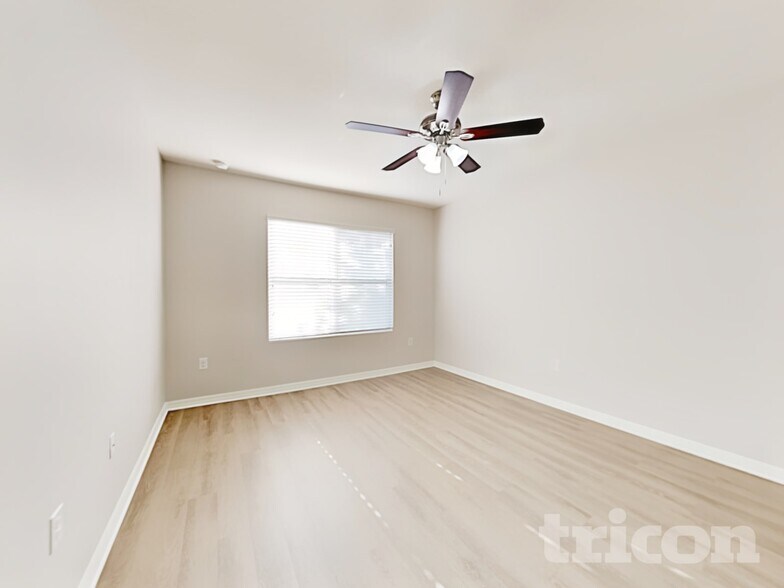 Building Photo - 2449 Valhalla Dr