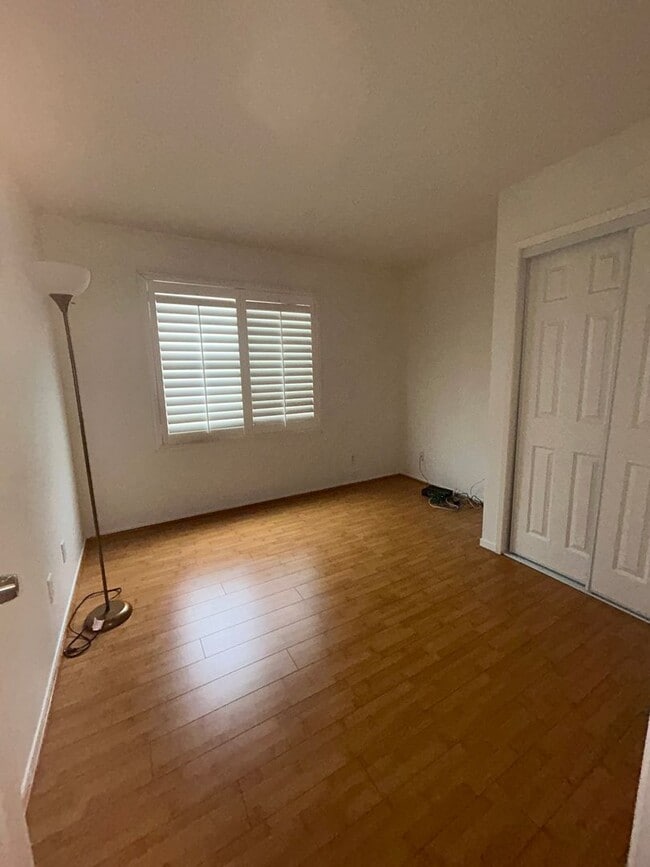 Building Photo - Spacious 2-Story Home in Prime Location