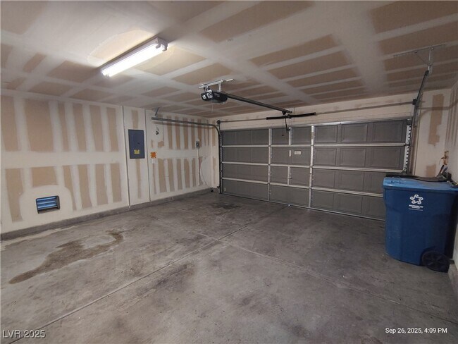 Building Photo - 6284 W Cougar Ave