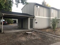 Building Photo - 486/488 W. 18th Ave