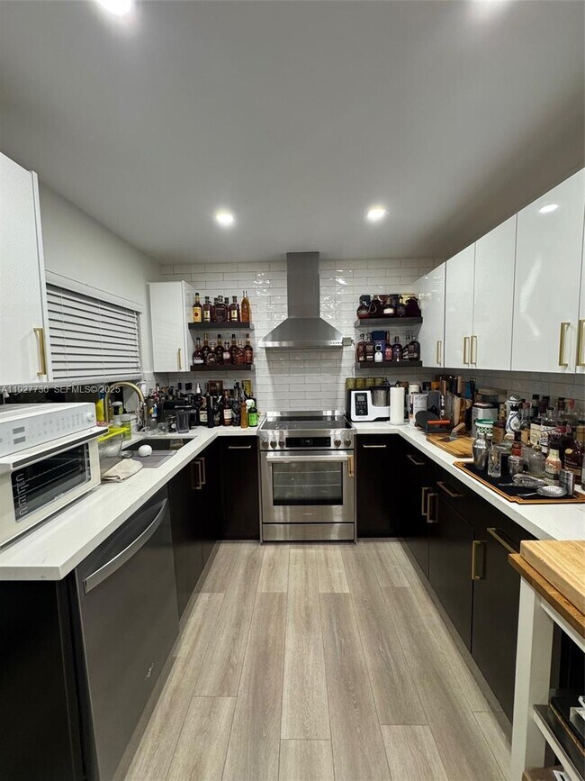 Building Photo - 557 NW 44th St