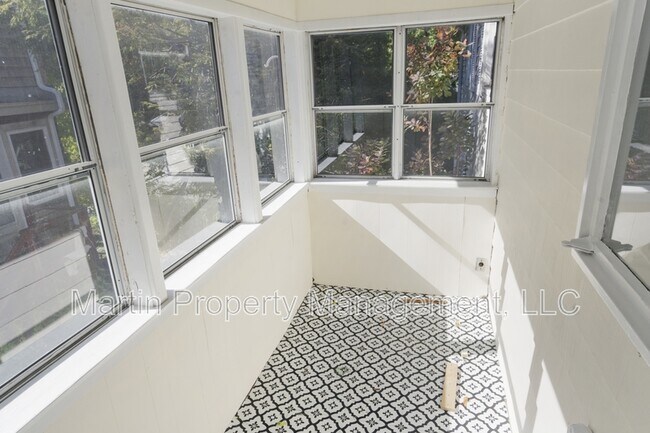 Building Photo - 27 Hermon St