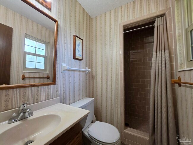 Building Photo - 5505 Fairview Dr