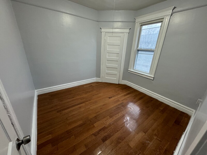 Building Photo - 827 S 14th St