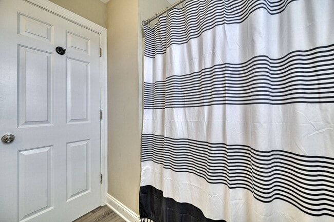 Building Photo - Updated coastal townhome- fully furnished!