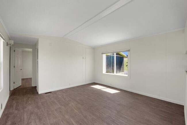 Building Photo - 428 4th Ave