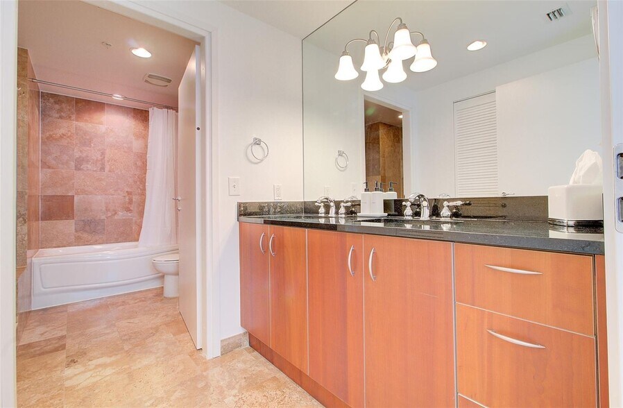 Building Photo - 300 S Biscayne Blvd