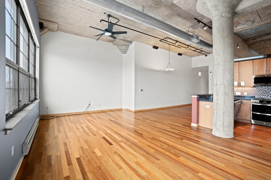 Living Room - 311 E Erie St